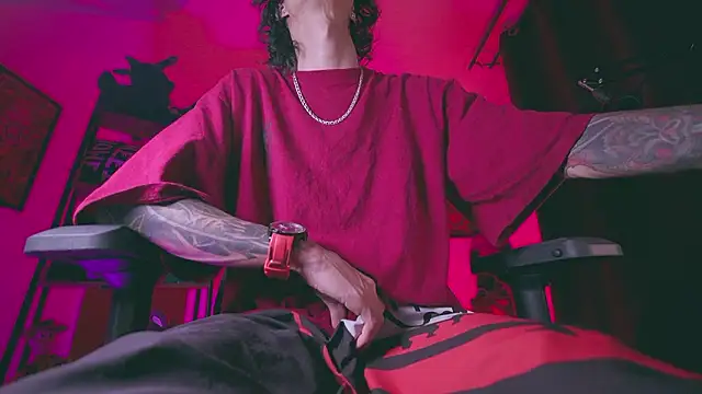 Snapshot of Olliver___y chatting on February 17, 2026, 1:35 am Olliver y online show from February 17, 2026, 1:35 am