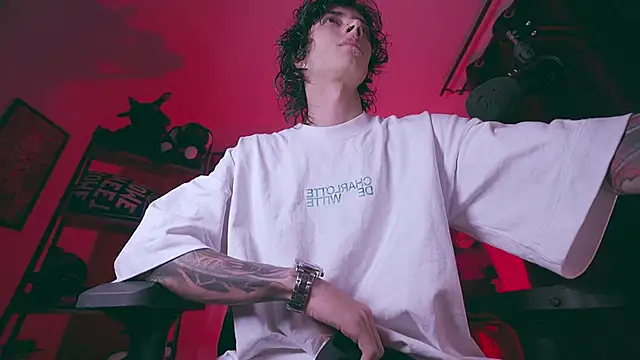 Snapshot of Olliver___y chatting on February 26, 2026, 4:44 am Olliver y online show from February 26, 2026, 4:44 am