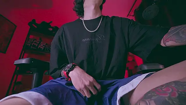 Snapshot of Olliver___y chatting on February 28, 2026, 4:35 am Olliver y online show from February 28, 2026, 4:35 am