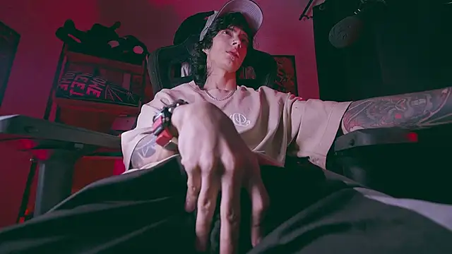 Snapshot of Olliver___y chatting on March 5, 2026, 7:48 am Olliver y online show from March 5, 2026, 7:48 am