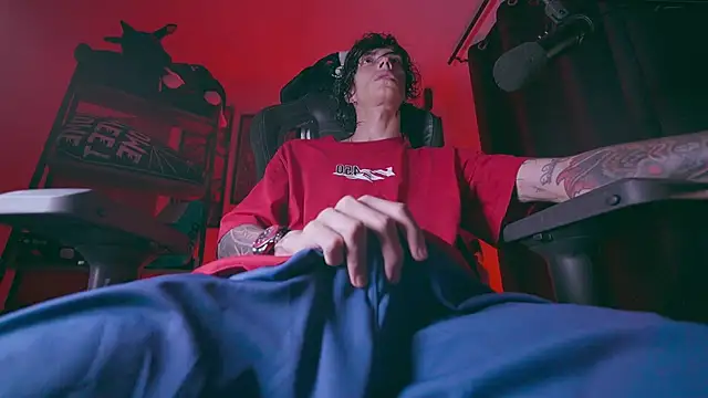 Olliver   y online show from April 12, 2026, 11:32 pm