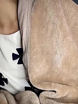 yumyum112 online show from January 13, 2026, 12:32 pm