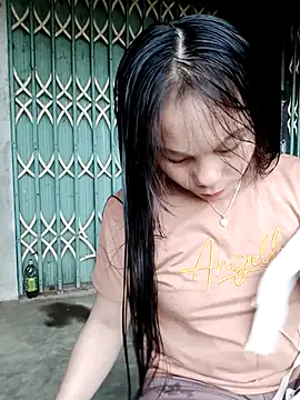 vanvan005 online show from April 4, 2026, 2:43 am