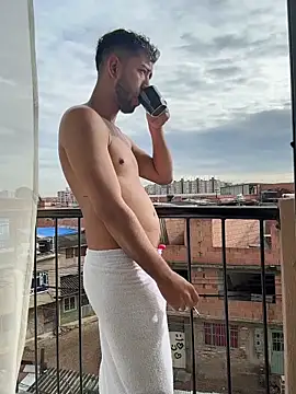 Snapshot of liam_bronw chatting on February 2, 2026, 1:21 pm liam bronw online show from February 2, 2026, 1:21 pm