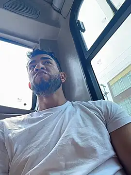 Snapshot of liam_bronw chatting on March 1, 2026, 7:27 pm liam bronw online show from March 1, 2026, 7:27 pm