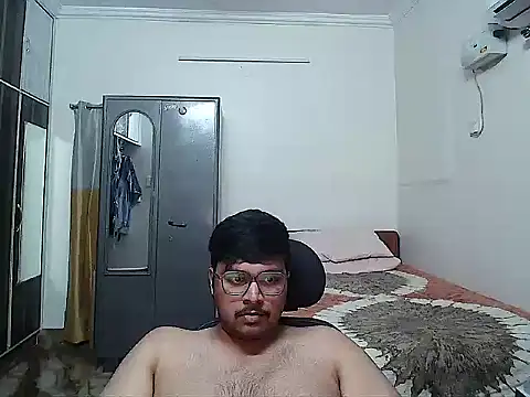 maxi23932 online show from April 30, 2026, 11:49 am