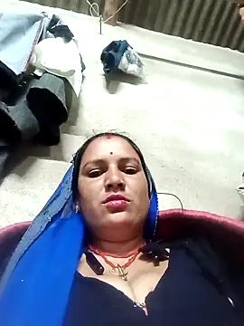 Hot hiuj online show from February 8, 2026, 8:01 pm