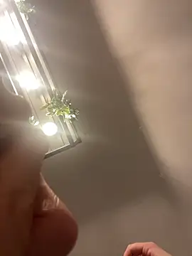 Snapshot of Bluedreams999 chatting on February 7, 2026, 6:33 pm Bluedreams999 online show from February 7, 2026, 6:33 pm