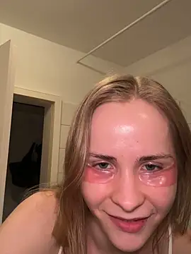 Sunny Eve online show from April 5, 2026, 7:33 pm