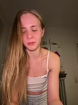 Sunny Eve online show from April 8, 2026, 6:52 pm