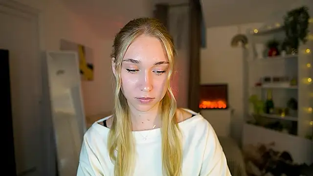 MilaBunny2000 online show from January 8, 2026, 11:45 am