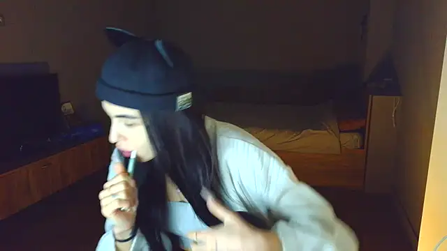 Vlada Elfie online show from April 24, 2026, 7:27 pm