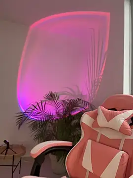 alesziarose  online show from May 10, 2026, 10:48 pm