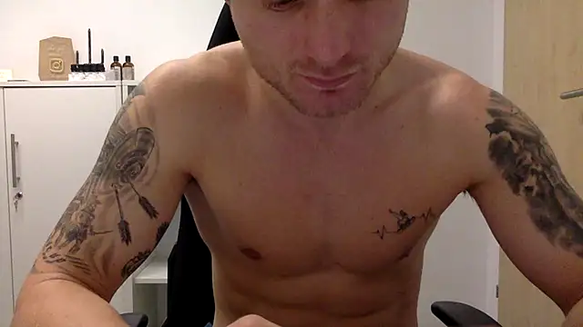 Snapshot of Fitlover1994 chatting on January 12, 2026, 8:41 am Fitlover1994 online show from January 12, 2026, 8:41 am