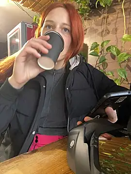 Lily Viola online show from February 5, 2026, 7:13 am