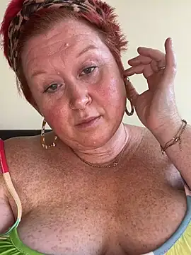 BustyRedxx online show from June 25, 2026, 8:30 am