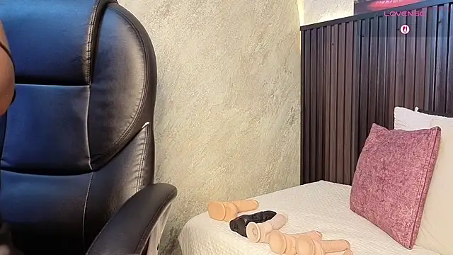 tanisha  lux online show from March 29, 2026, 4:18 pm