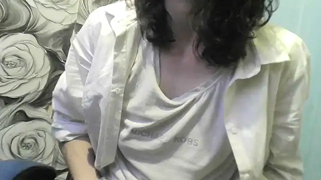 Snapshot of _wolfxsnowy_ chatting on June 4, 2026, 8:15 pm wolfxsnowy online show from June 4, 2026, 8:15 pm