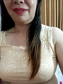 Snapshot of Lika_mec chatting on May 28, 2026, 8:17 pm Lika mec online show from May 28, 2026, 8:17 pm