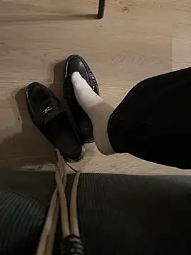 leshowcho online show from February 21, 2026, 8:54 pm