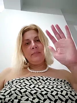Amelia9798 online show from May 12, 2026, 6:05 pm