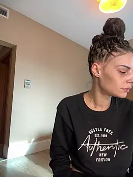 Snapshot of dear2002 chatting on February 6, 2026, 8:29 am dear2002 online show from February 6, 2026, 8:29 am