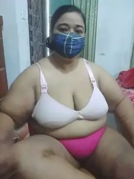 Snapshot of momo_loves chatting on March 10, 2026, 6:18 am momo loves online show from March 10, 2026, 6:18 am