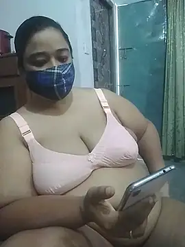 Snapshot of momo_loves chatting on April 12, 2026, 3:22 am momo loves online show from April 12, 2026, 3:22 am