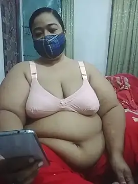 Snapshot of momo_loves chatting on April 12, 2026, 6:13 pm momo loves online show from April 12, 2026, 6:13 pm