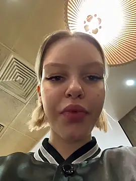 AshleyMur online show from April 13, 2026, 5:02 am