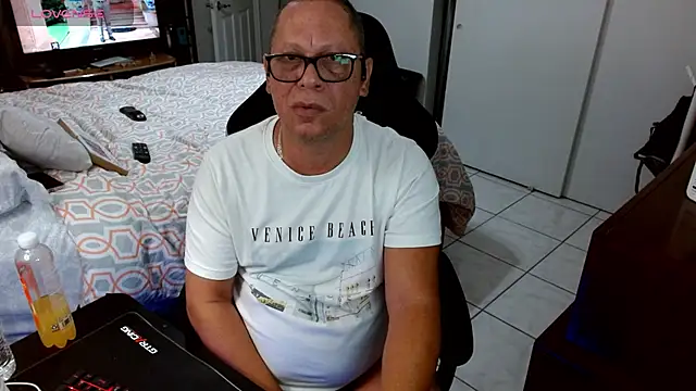 Daddy 1970 online show from April 15, 2026, 8:20 pm