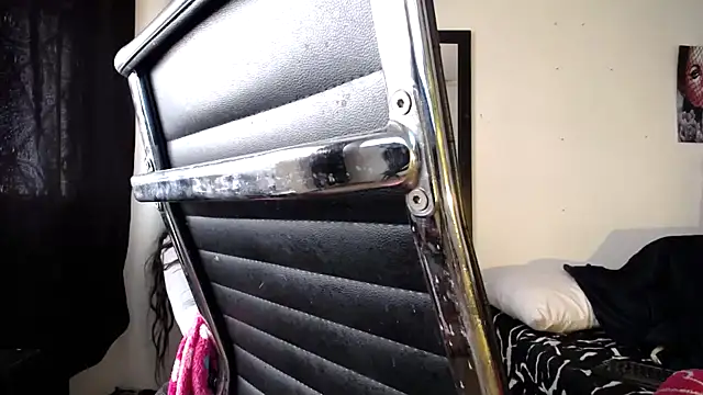 abril onnel online show from February 4, 2025, 6:06 pm