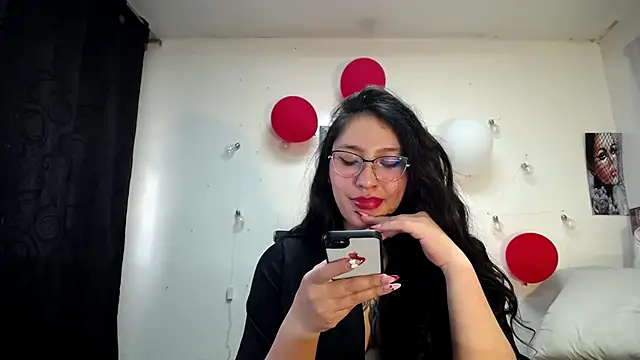 abril onnel online show from March 1, 2025, 9:04 pm