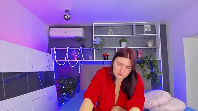 StephieRousee online show from April 20, 2026, 5:32 am