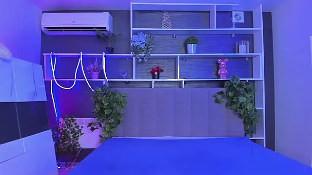 StephieRousee online show from July 29, 2026, 5:27 am