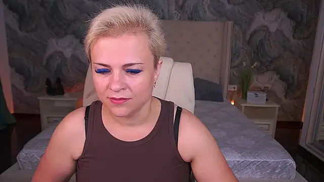 CrystalVibe online show from June 19, 2026, 5:45 am