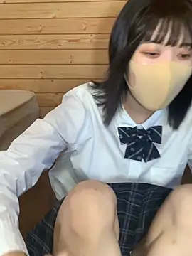 Snapshot of minami_room chatting on April 12, 2026, 5:45 am minami room online show from April 12, 2026, 5:45 am