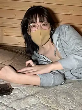 Snapshot of minami_room chatting on April 22, 2026, 12:28 pm minami room online show from April 22, 2026, 12:28 pm