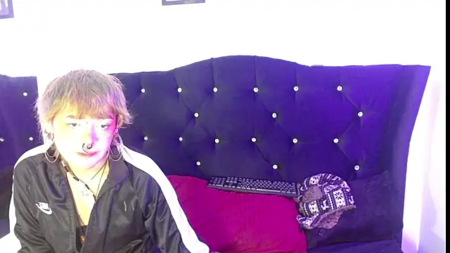 Snapshot of Neko_ne69 chatting on April 15, 2026, 1:18 pm Neko ne69 online show from April 15, 2026, 1:18 pm