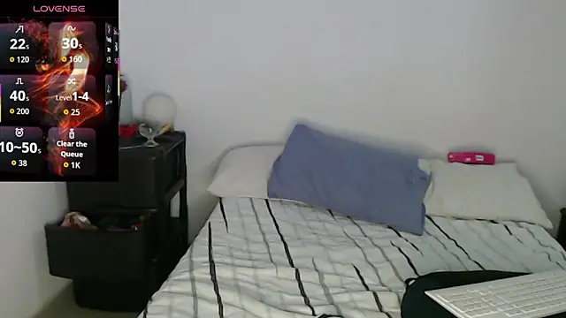 Snapshot of AuraFuego chatting on April 5, 2026, 11:07 am AuraFuego online show from April 5, 2026, 11:07 am