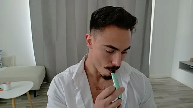 Snapshot of Master_Lukas chatting on May 7, 2026, 12:10 pm Master Lukas online show from May 7, 2026, 12:10 pm