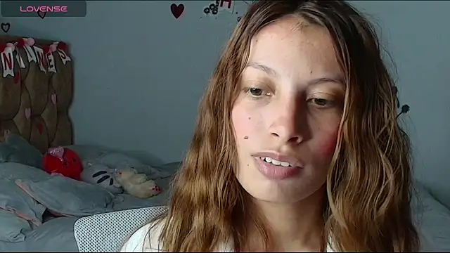 Snapshot of Sweet_moon_v_ chatting on February 28, 2026, 11:06 pm Sweet moon v online show from February 28, 2026, 11:06 pm