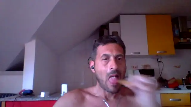 Snapshot of colosone chatting on June 10, 2026, 3:55 pm colosone online show from June 10, 2026, 3:55 pm