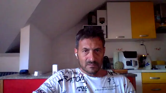 Snapshot of colosone chatting on June 15, 2026, 10:17 am colosone online show from June 15, 2026, 10:17 am