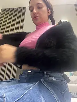 Snapshot of Violett_hott_ chatting on April 18, 2026, 11:47 am Violett hott online show from April 18, 2026, 11:47 am