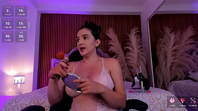 Violett hott  online show from July 23, 2026, 12:14 pm