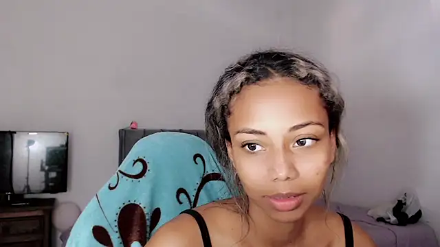 Snapshot of linda_brown_ chatting on May 7, 2026, 12:21 pm linda brown online show from May 7, 2026, 12:21 pm
