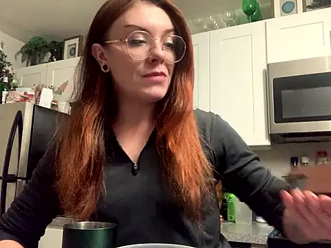 Snapshot of Intothewoodswego chatting on January 7, 2026, 12:13 am Intothewoodswego online show from January 7, 2026, 12:13 am