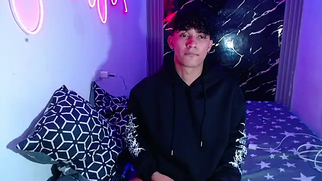 jamescurly00 online show from March 16, 2026, 6:39 am