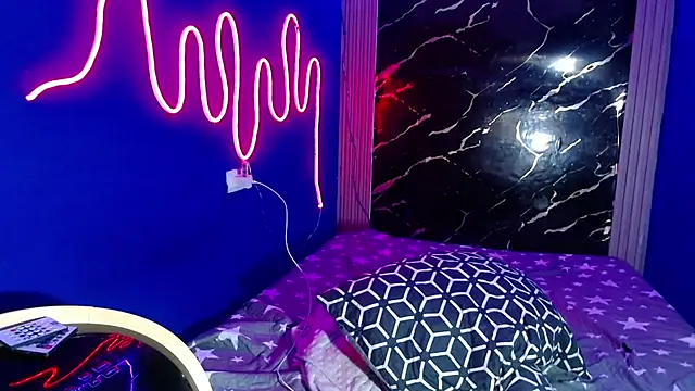 jamescurly00 online show from April 25, 2026, 11:57 am